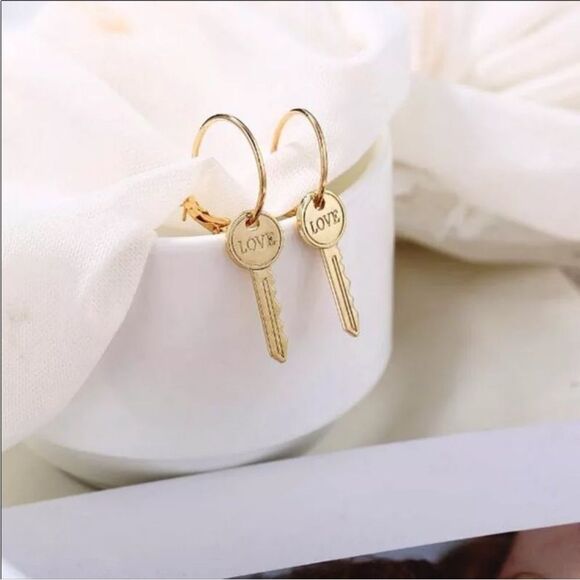 Gold Hoops Dangling Love Keys Drop Earrings NEW - Picture 3 of 4